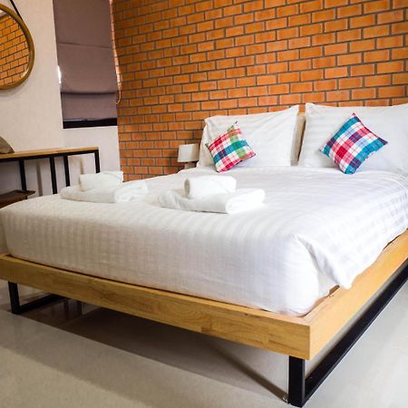 Отель Luck Esan Loft Убонратчатхани Экстерьер фото