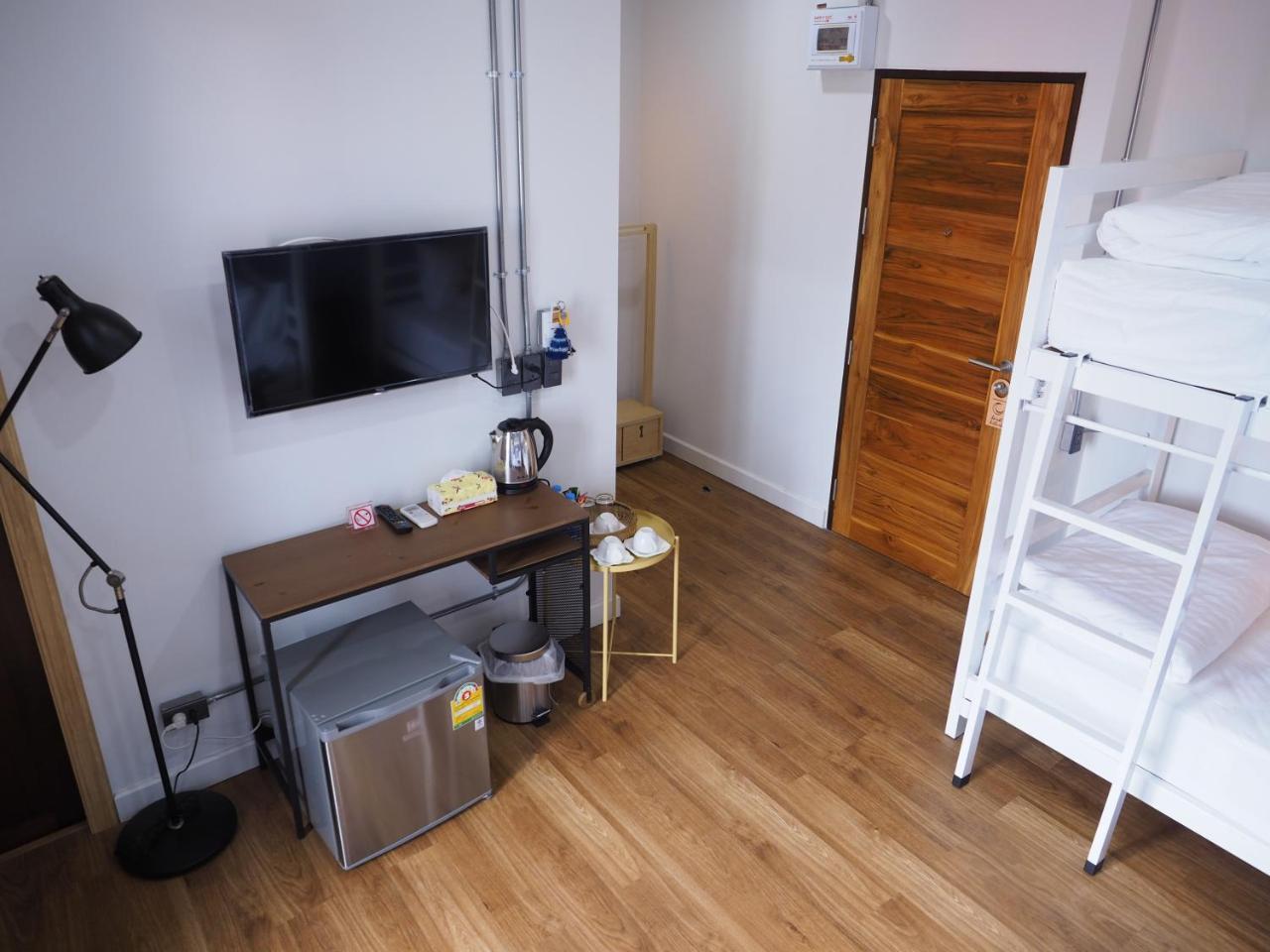 Отель Luck Esan Loft Убонратчатхани Экстерьер фото