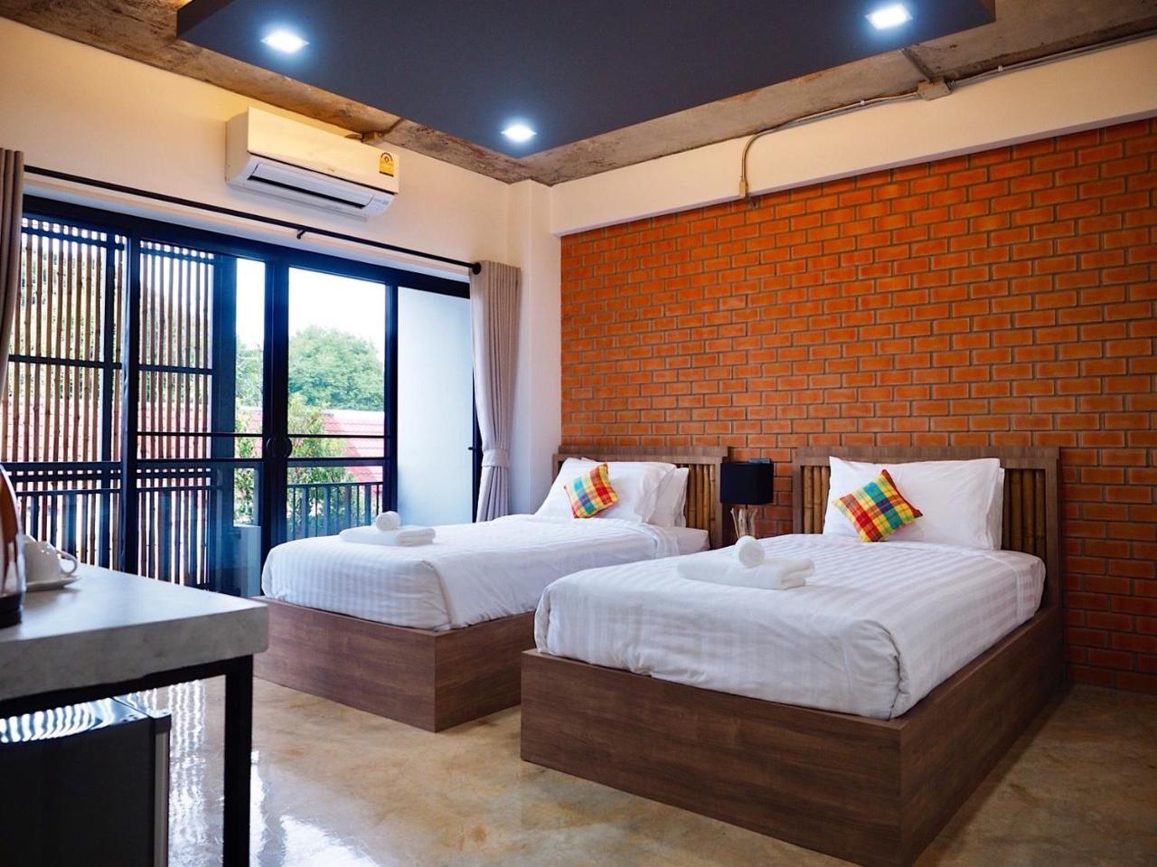 Отель Luck Esan Loft Убонратчатхани Экстерьер фото