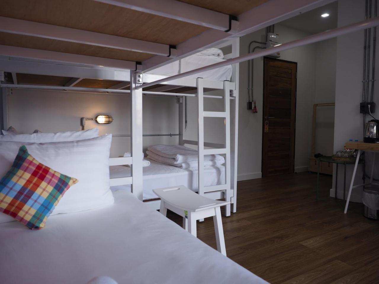 Отель Luck Esan Loft Убонратчатхани Экстерьер фото