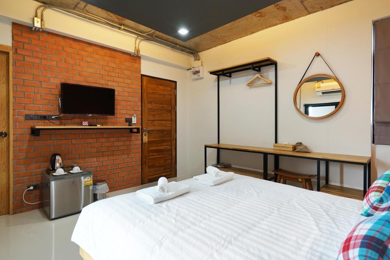 Отель Luck Esan Loft Убонратчатхани Экстерьер фото