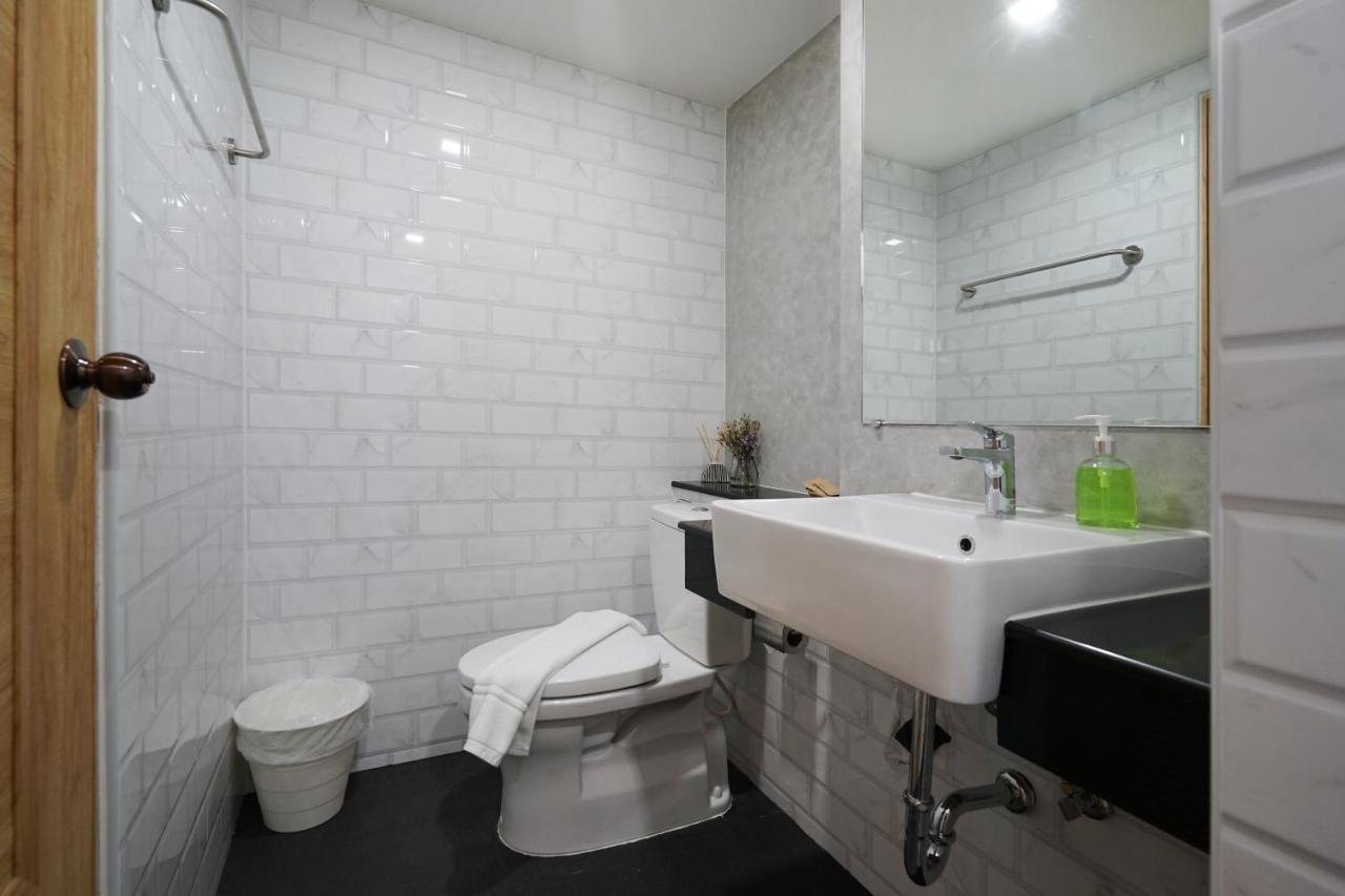 Отель Luck Esan Loft Убонратчатхани Экстерьер фото
