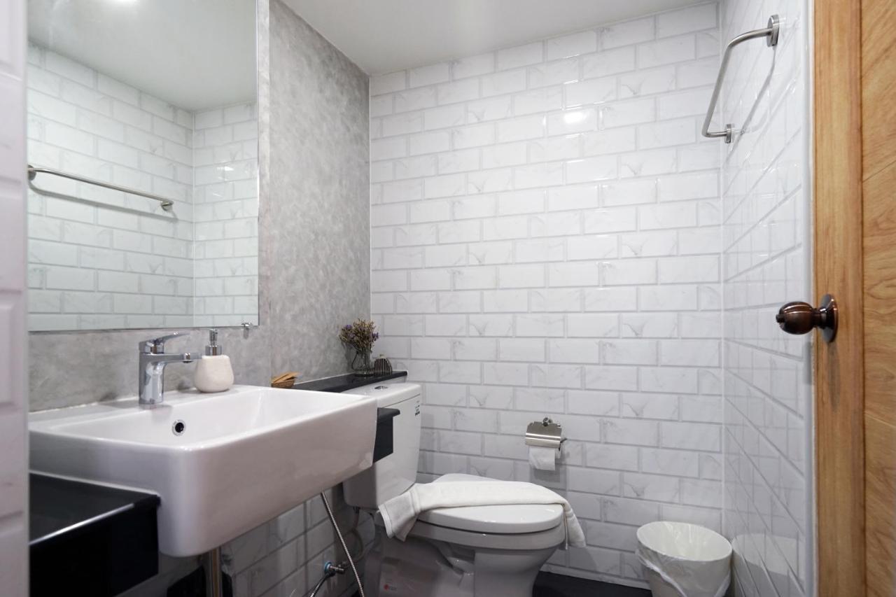Отель Luck Esan Loft Убонратчатхани Экстерьер фото