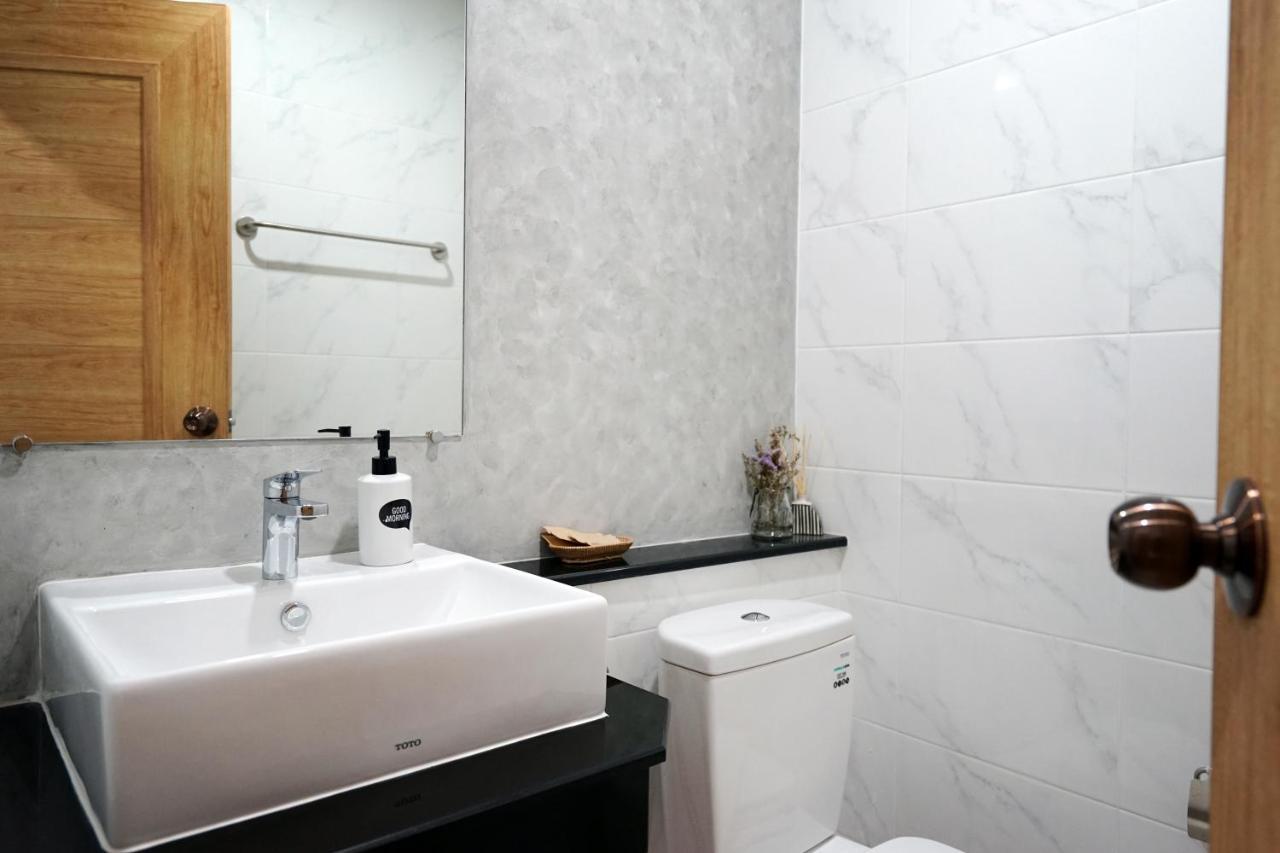 Отель Luck Esan Loft Убонратчатхани Экстерьер фото