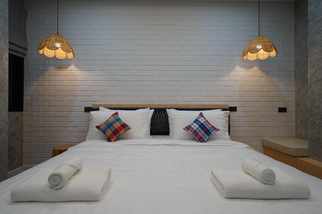 Отель Luck Esan Loft Убонратчатхани Экстерьер фото