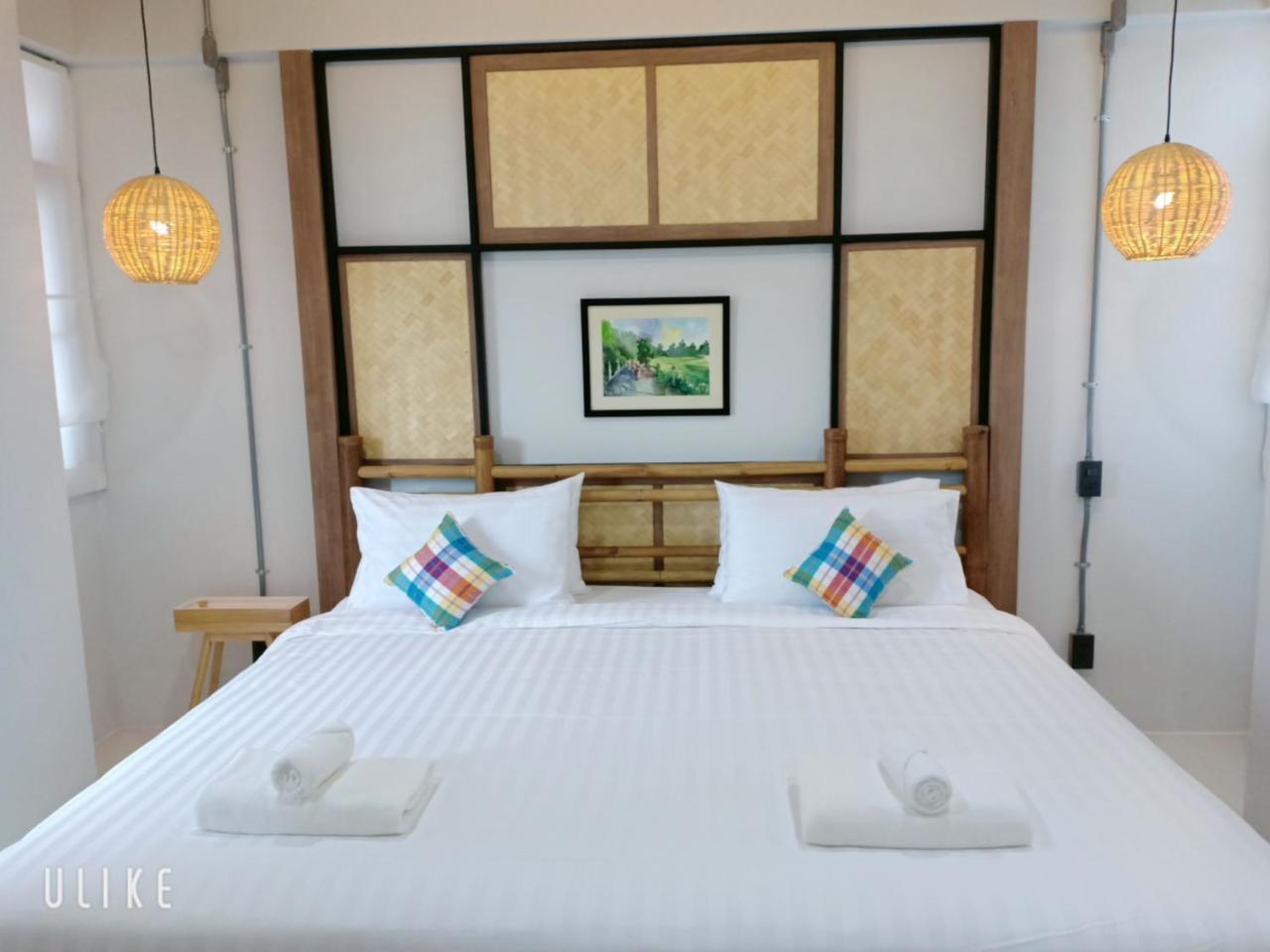 Отель Luck Esan Loft Убонратчатхани Экстерьер фото
